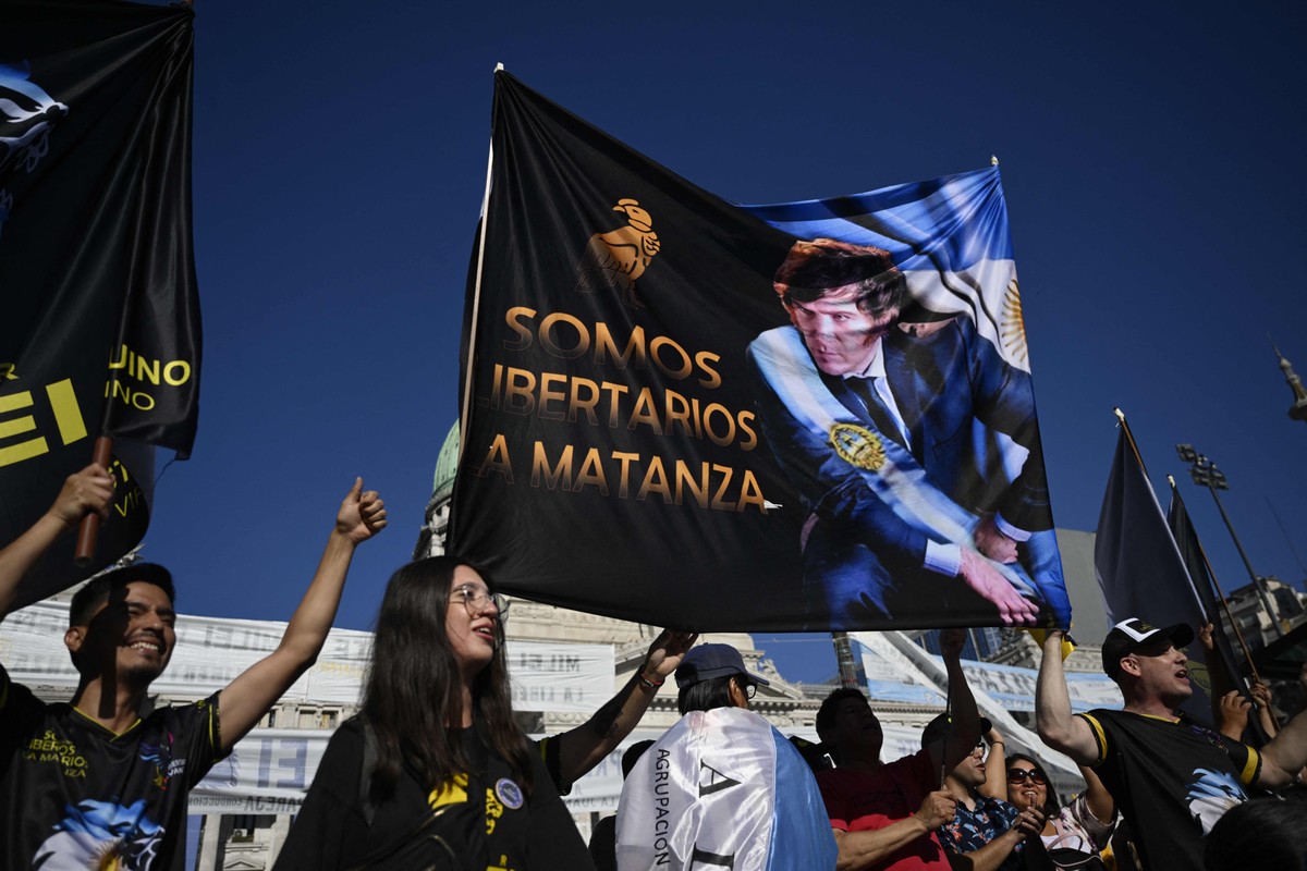 Milei presidente: Ultraliberal assume poder na Argentina; saiba como