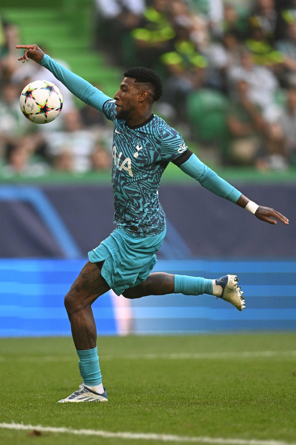 Emerson Royal pelo Tottenham — Foto: PATRICIA DE MELO MOREIRA / AFP