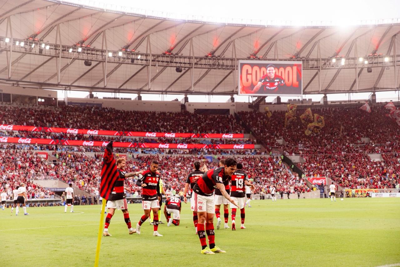 Vasco sai atrás, mas arranca empate com o Flamengo nos acréscimos pelo Brasileiro