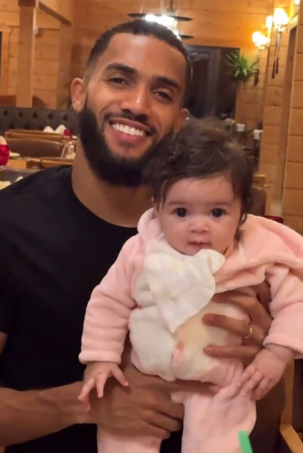 Juninho com sua filha — Foto: Reprodução