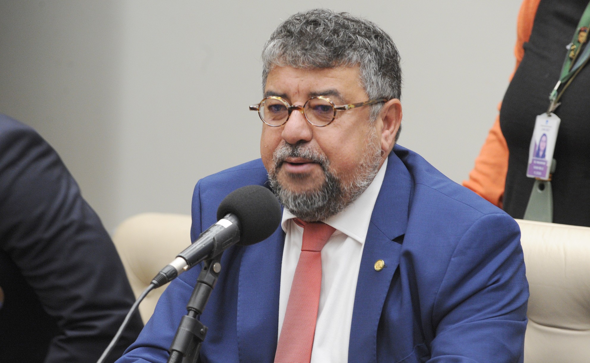 Vice-presidente do PT critica estratégia de campanha de Lula no Rio: 'Flávio falando do dia a dia e nós de terras-raras'