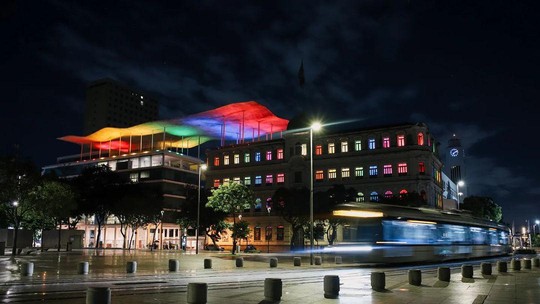 Orgulho LGBTQIA+: Museu de Arte do Rio ganha as cores do arco-íris