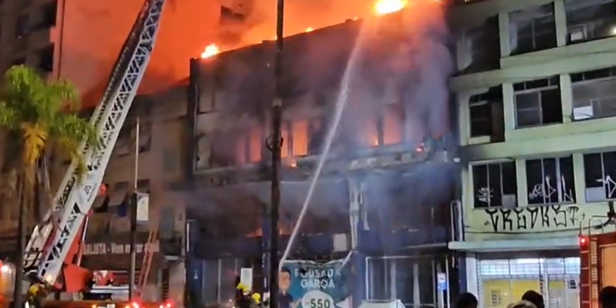 Incêndio em pousada de Porto Alegre deixa ao menos dez mortos