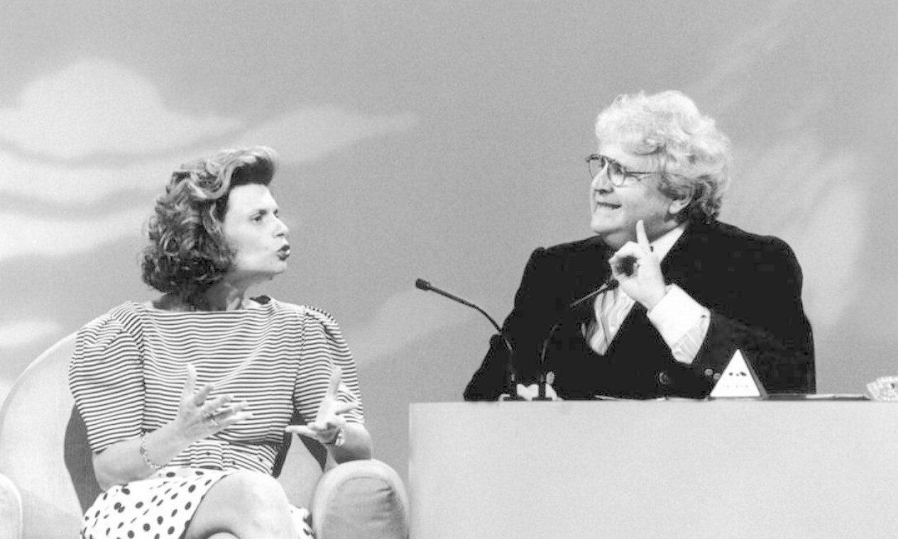 Jô Soares entrevistou a única mulher a ocupar o cargo de ministra da Fazenda, Zélia Cardoso, em 1990 — Foto: Reprodução
