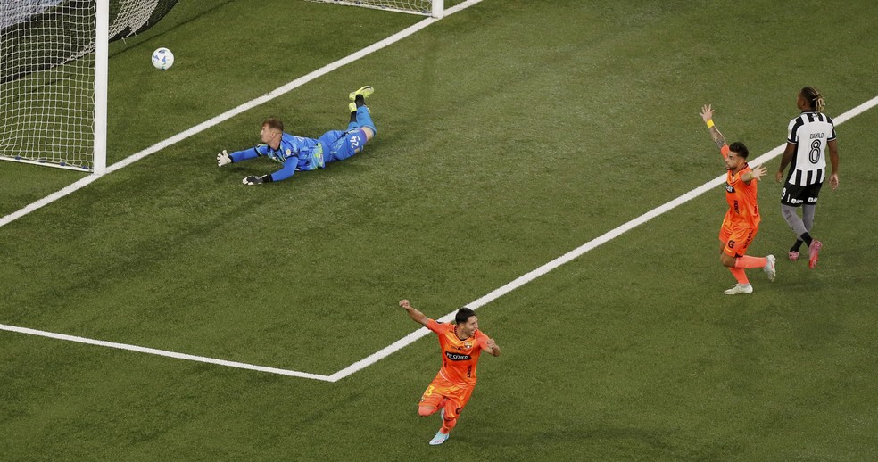 Gol do Barcelona de Guayaquil contra o Botafogo, pela pré-Libertadores 2026 — Foto: Marcelo Theobald