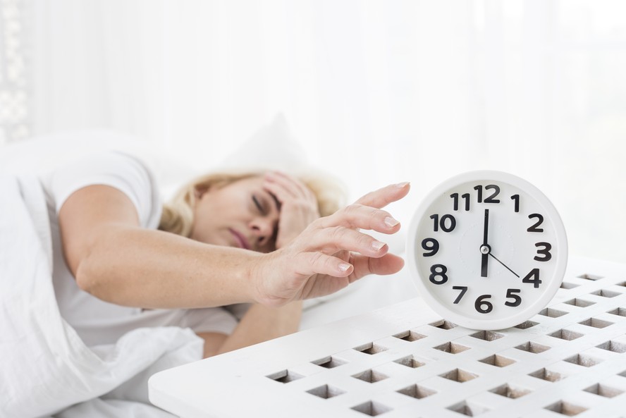 O recomendado é ter pelo menos sete horas de sono por dia entre os adultos.