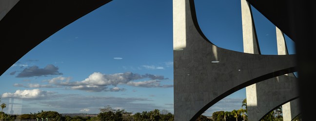 Colunas externas do Palácio do Planalto — Foto: Brenno Carvalho