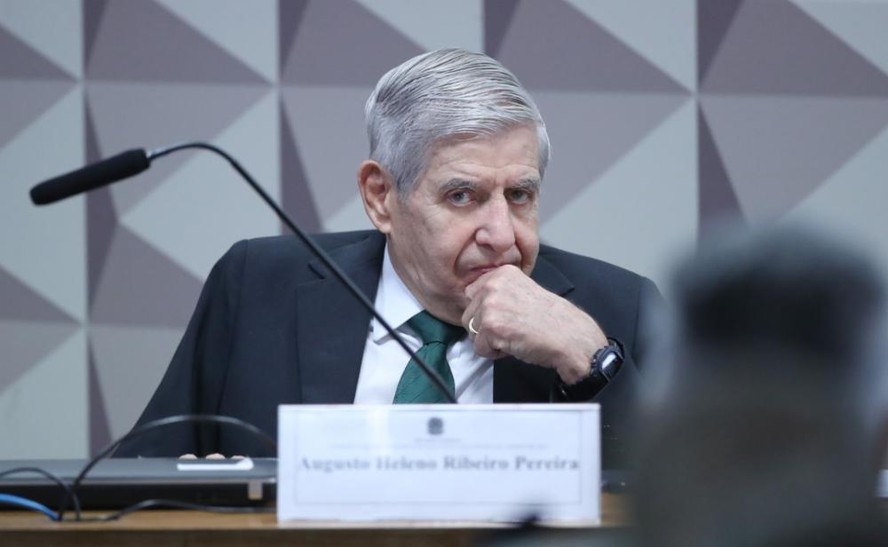 General Heleno durante depoimento na CPI do 8 de janeiro