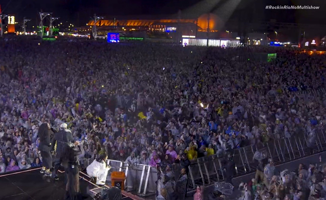 No Palco Sunset, público passa mal após spray ser lançado em roda durante show do Baiana System