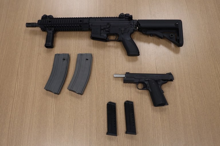 Moraes manda Exército destruir ou doar a a órgãos de segurança armas apreendidas com Bolsonaro - QTU Questões do Universo