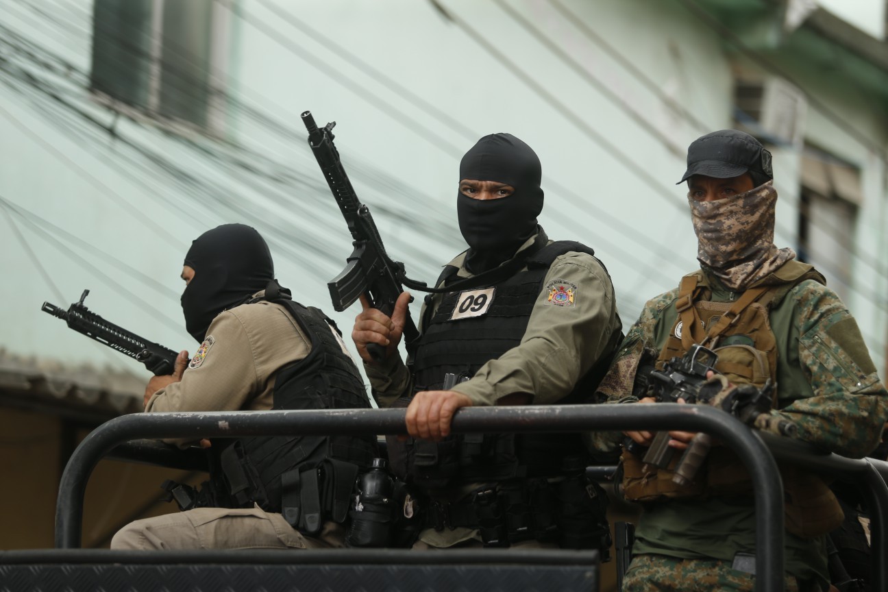 A segunda fase da Operação Maré conta com policiais do Acre — Foto: Fabiano Rocha/Agência O Globo