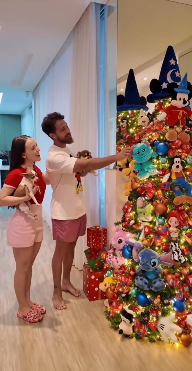 Christmas decoration at Larissa Manoela and André Luiz Frambach — Photo: Reproduction/Instagram