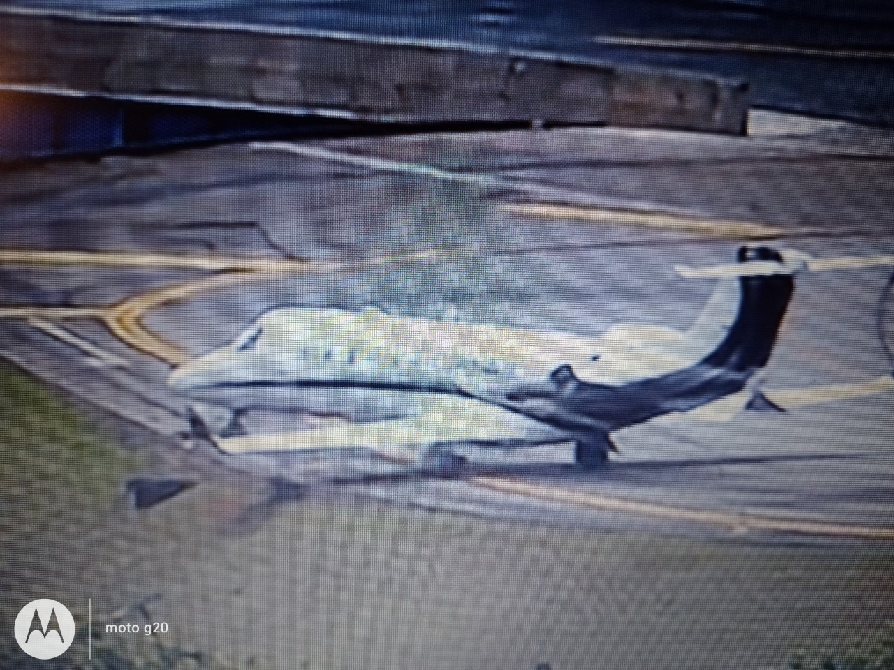 Pneus estouram durante puiso de avião em Congonhas, SP, e pista fica interditada — Foto: Reprodução TV 