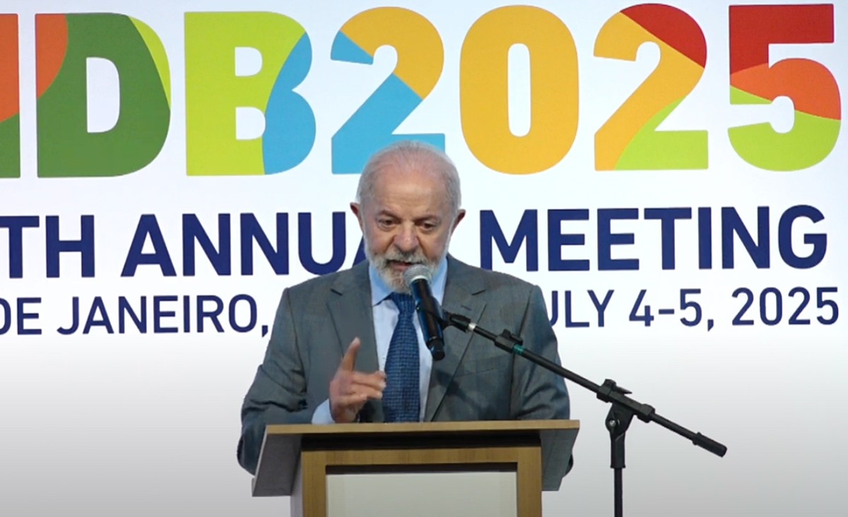Lula afirma que presença militar dos EUA no mar do Caribe é um 'fator de tensão' durante reunião do Brics