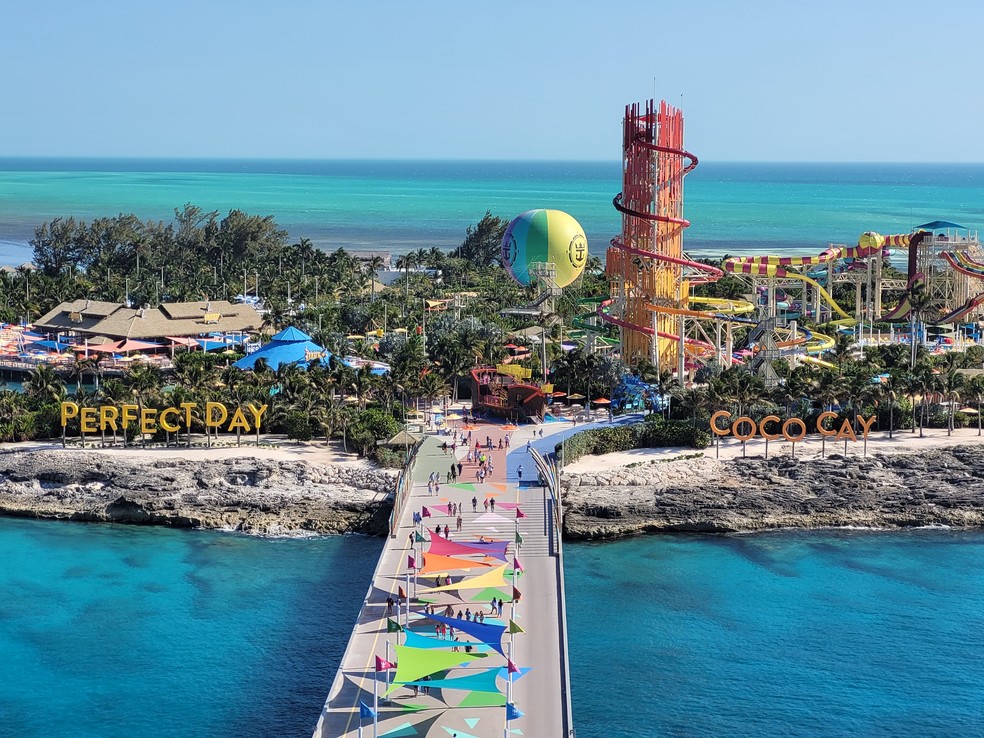 Vista parcial da Perfect Day at Cococay, ilha privada da Royal Caribbean nas Bahamas — Foto: Eduardo Maia / O Globo
