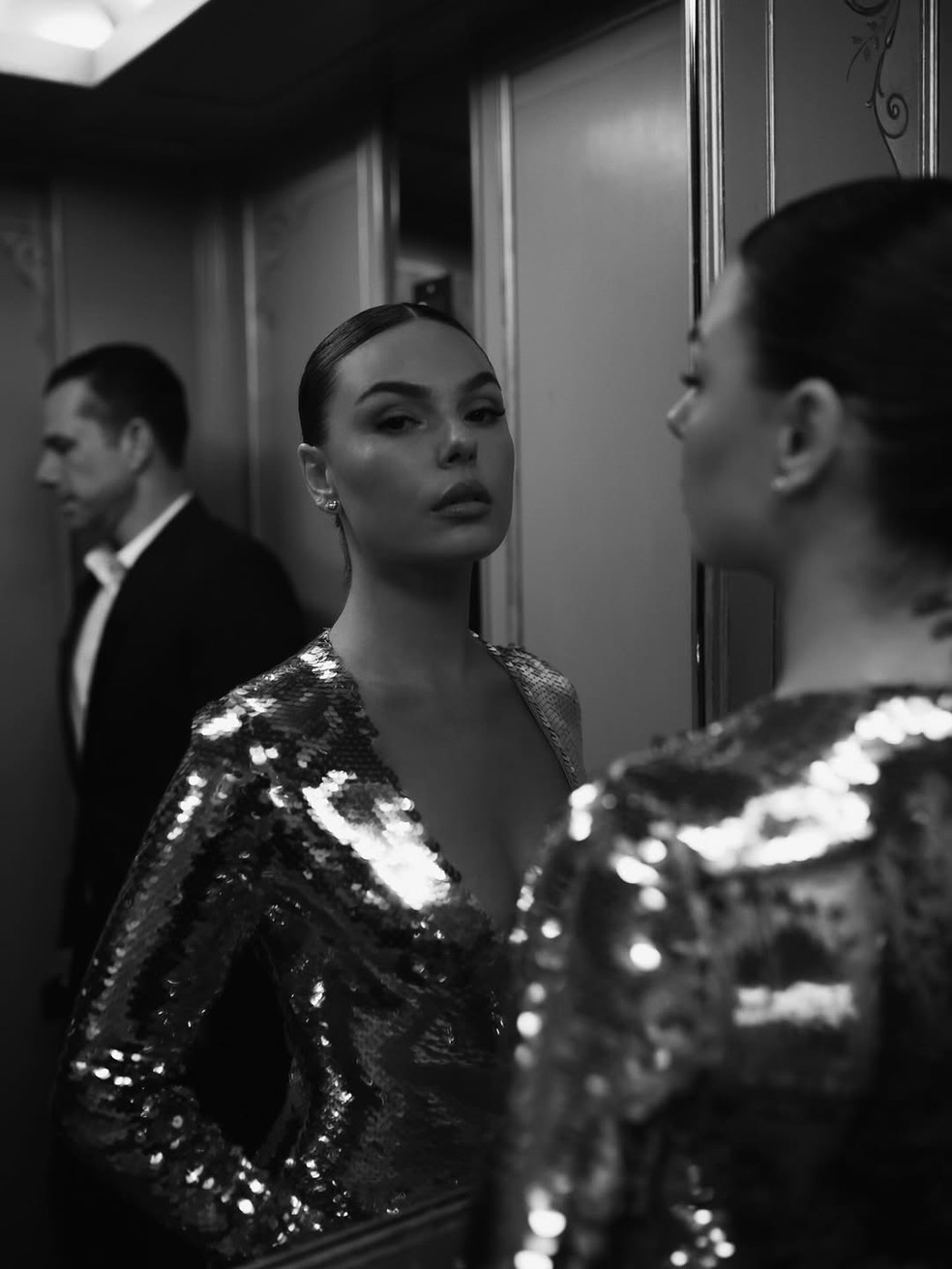 Figurino prateado caiu bem na atriz — Foto: Reprodução/Instagram