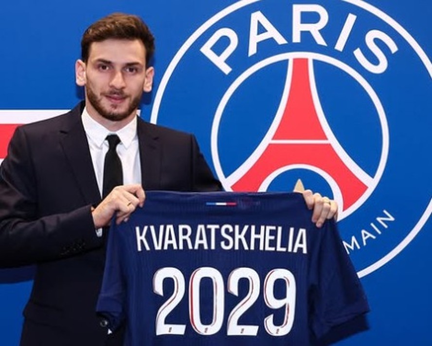PSG anuncia chegada de Kvaratshkhelia