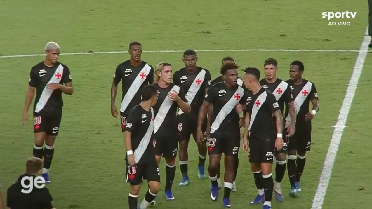 Leitura labial mostra discussão entre Puma Rodríguez e Thiago Mendes em vitória do Vasco