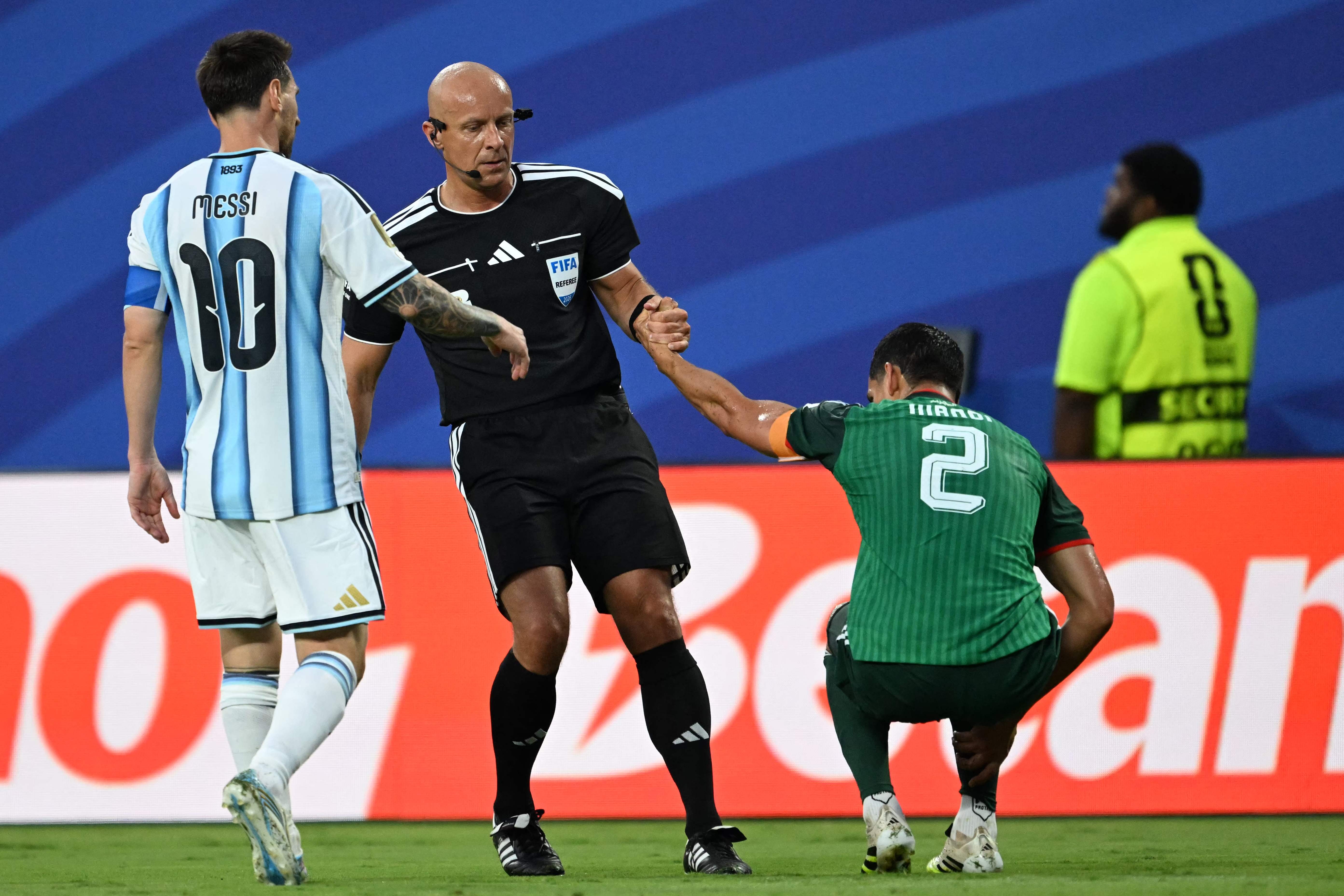 Zagueiro da Argélia rende-se a Messi após hat-trick: ‘Pode ser o maior de todos os tempos’
