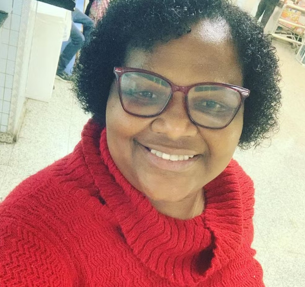 Juliana Lira de Souza Silva foi morta quando estava num bar em Nova Iguaçu na companhia do filho — Foto: Reprodução