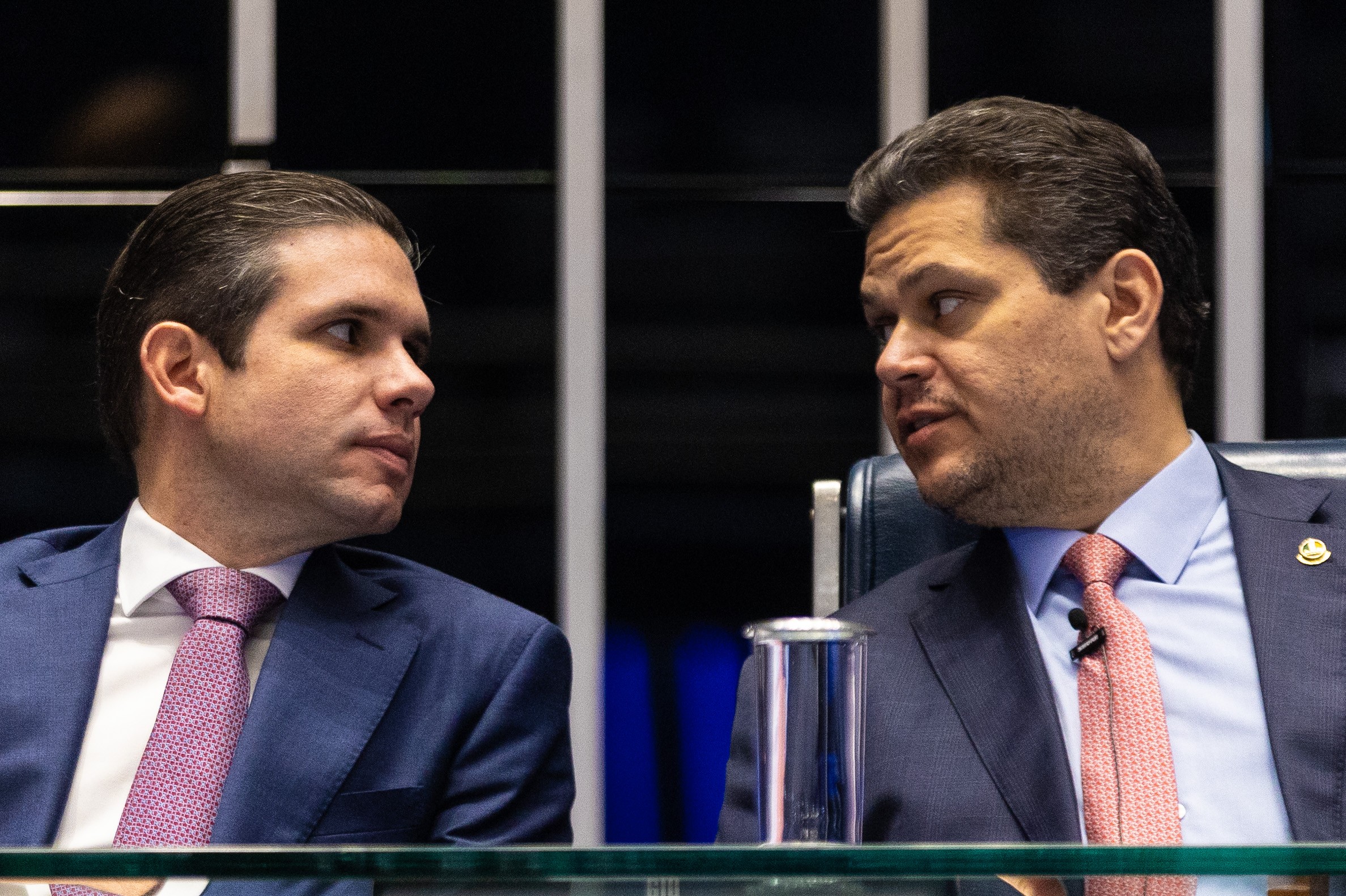 Sem aval de Alcolumbre, projeto da dosimetria completa um mês parado na Câmara sem previsão de votação