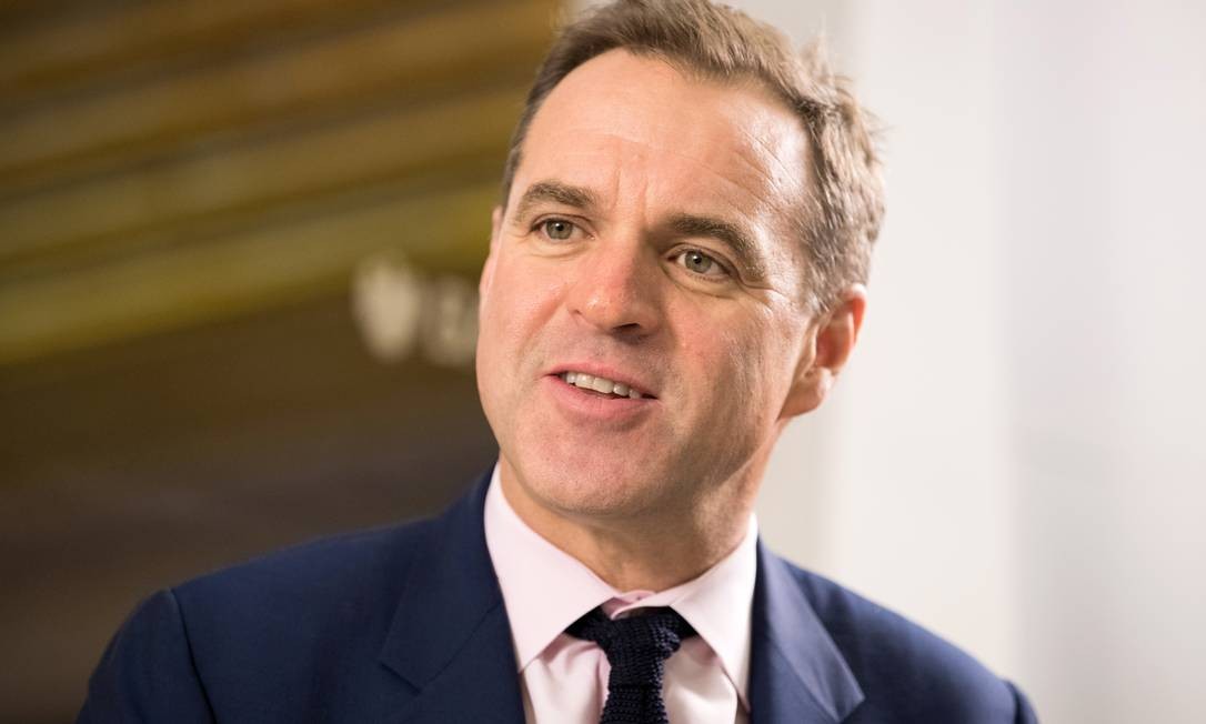 Brasil recebeu choque adicional com guerra no Irã, afirma historiador Niall Ferguson em evento em SP