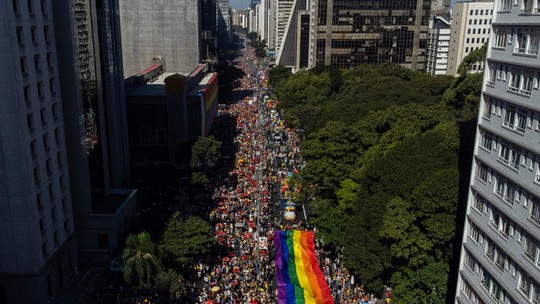 Parada LGBTQIA+: pesquisadores calculam auge de público em 73,6 mil pessoas 