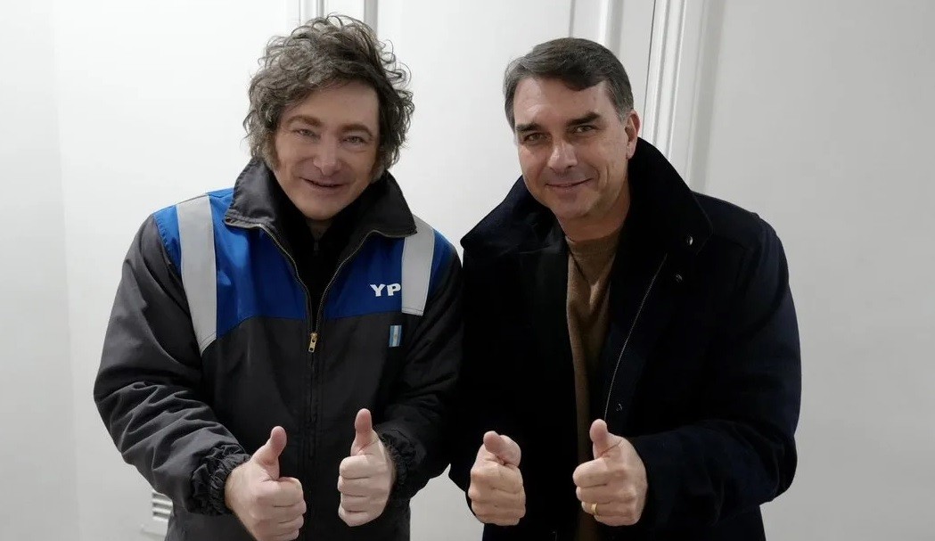 Milei confirma visita ao Brasil em julho para apoiar Flávio Bolsonaro