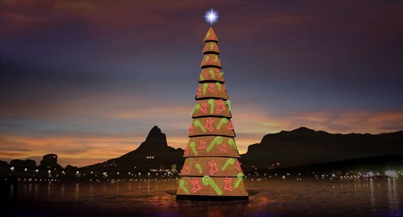 A Árvore da Lagoa de 2011 brilhou em dourado, verde e vermelho, refletindo nas águas da Lagoa — Foto: Divulgação