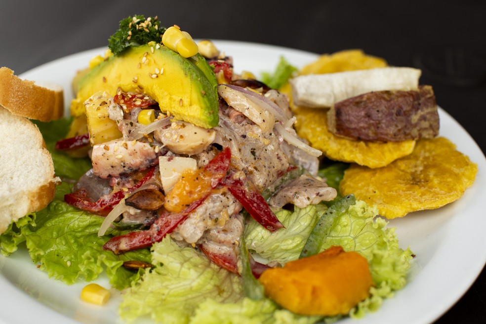 Um prato de frutos do mar servido no restaurante Zu Ceviche & Grill em Las Terrenas, na República Dominicana — Foto: Tatiana Fernández/The New York Times