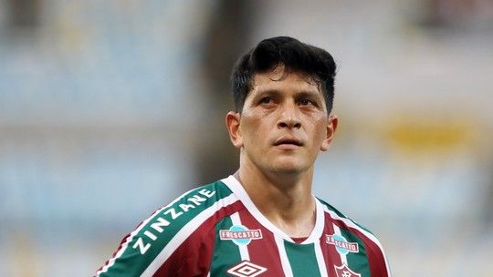 Cano ainda sofre com dores no joelho, mas mantém-se como única solução do Fluminense