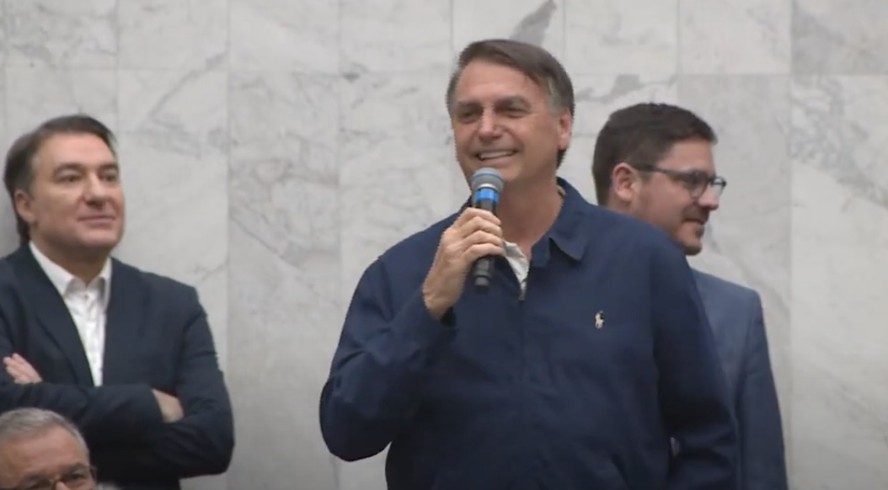 Bolsonaro recebe homenagem na Assembleia Legislativa do Paraná