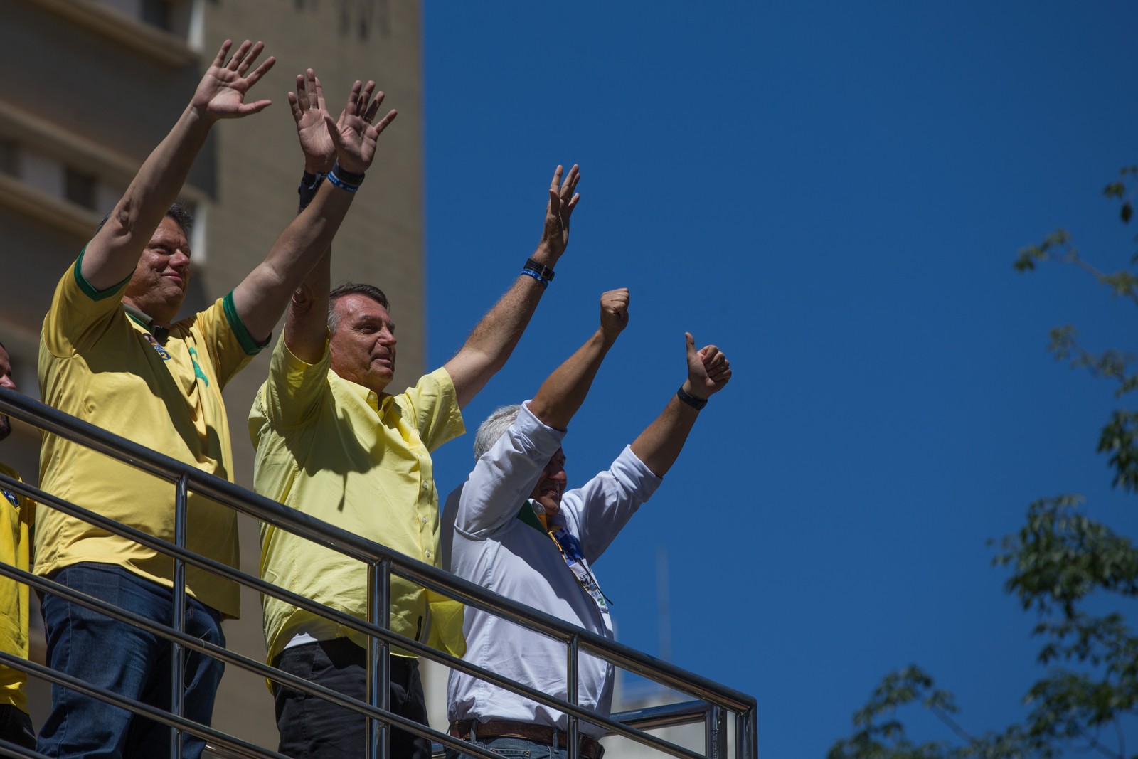 Bolsonaro durante comício ao lado do candidato ao governo do estado Tarcísio de Freitas, em Campinas. — Foto: Edilson Dantas / O Globo