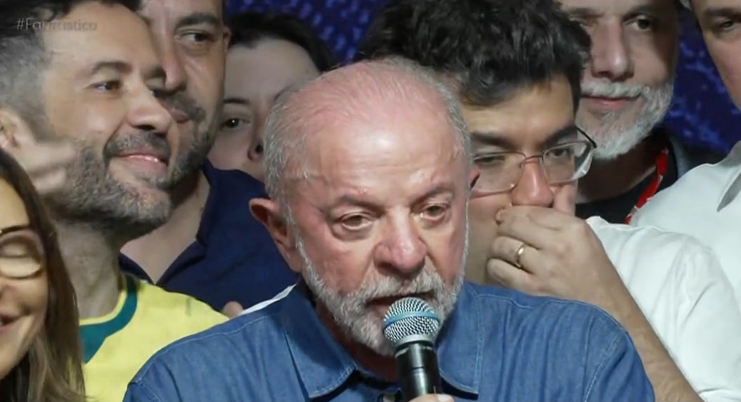 Após reeleição, Lula retorna a Brasília e passa manhã no Alvorada sem agenda pública
