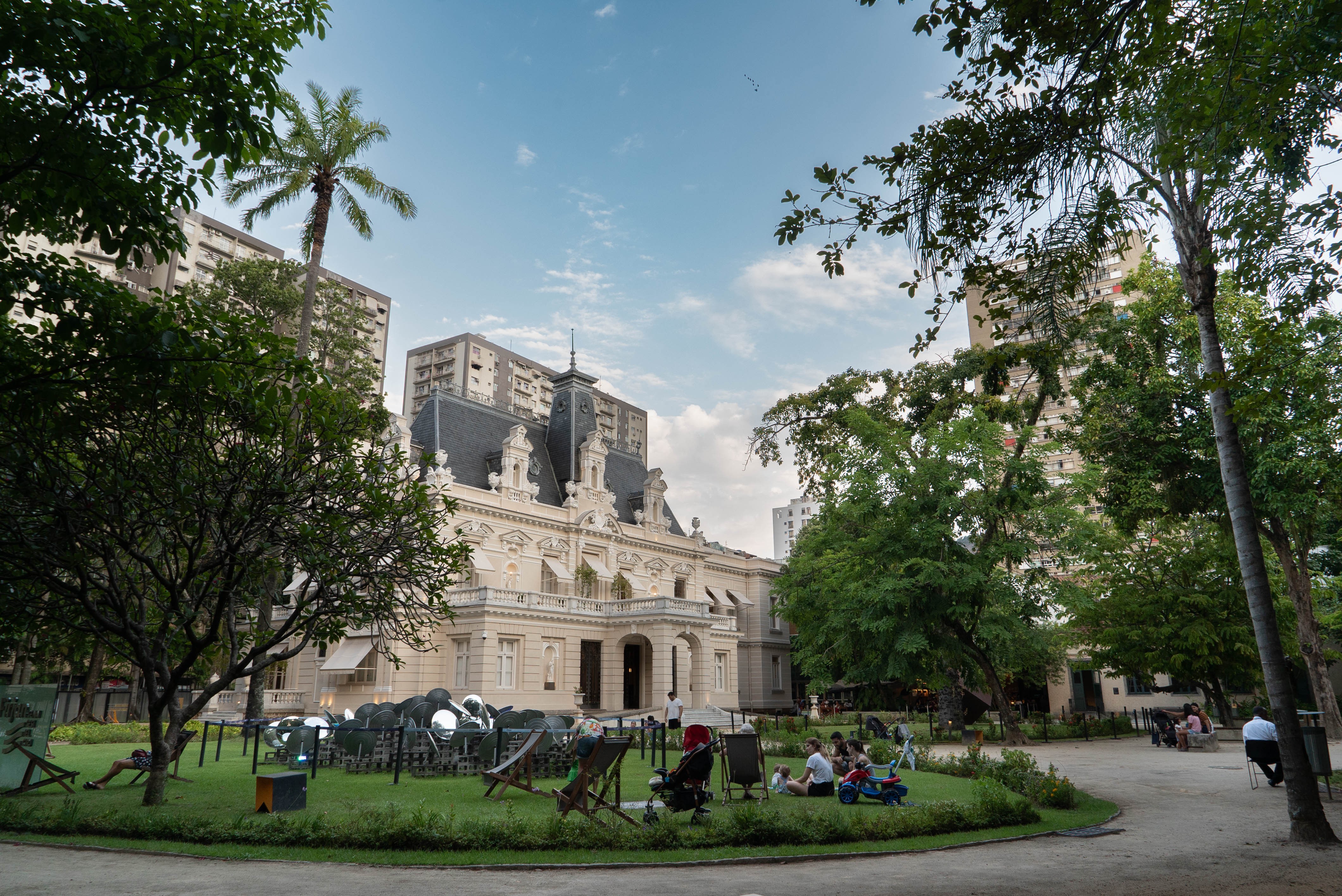 Palacete e jardins da Casa Firjan, em Botafogo, na Zona Sul 