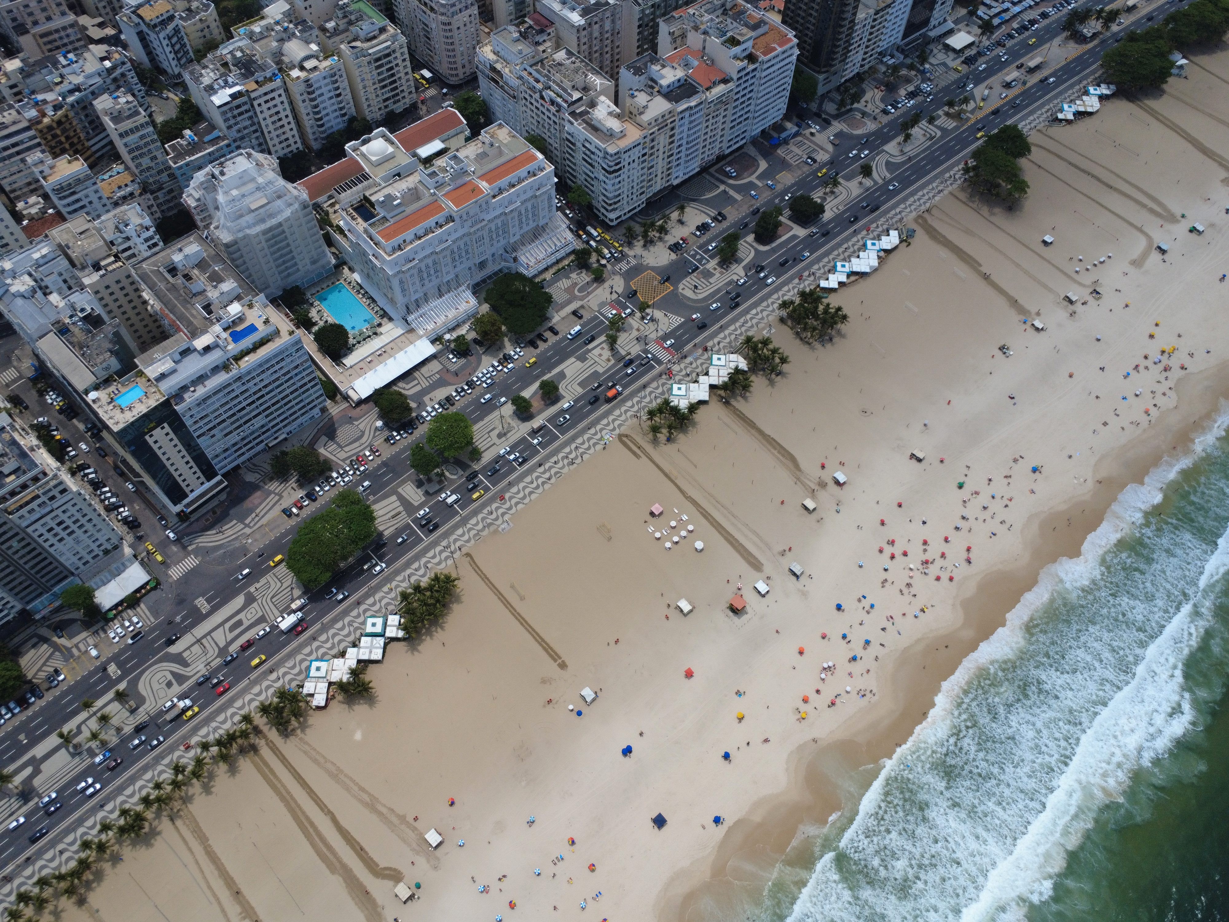 Veja o antes e o depois de praias e lagoas que foram aterradas no Rio