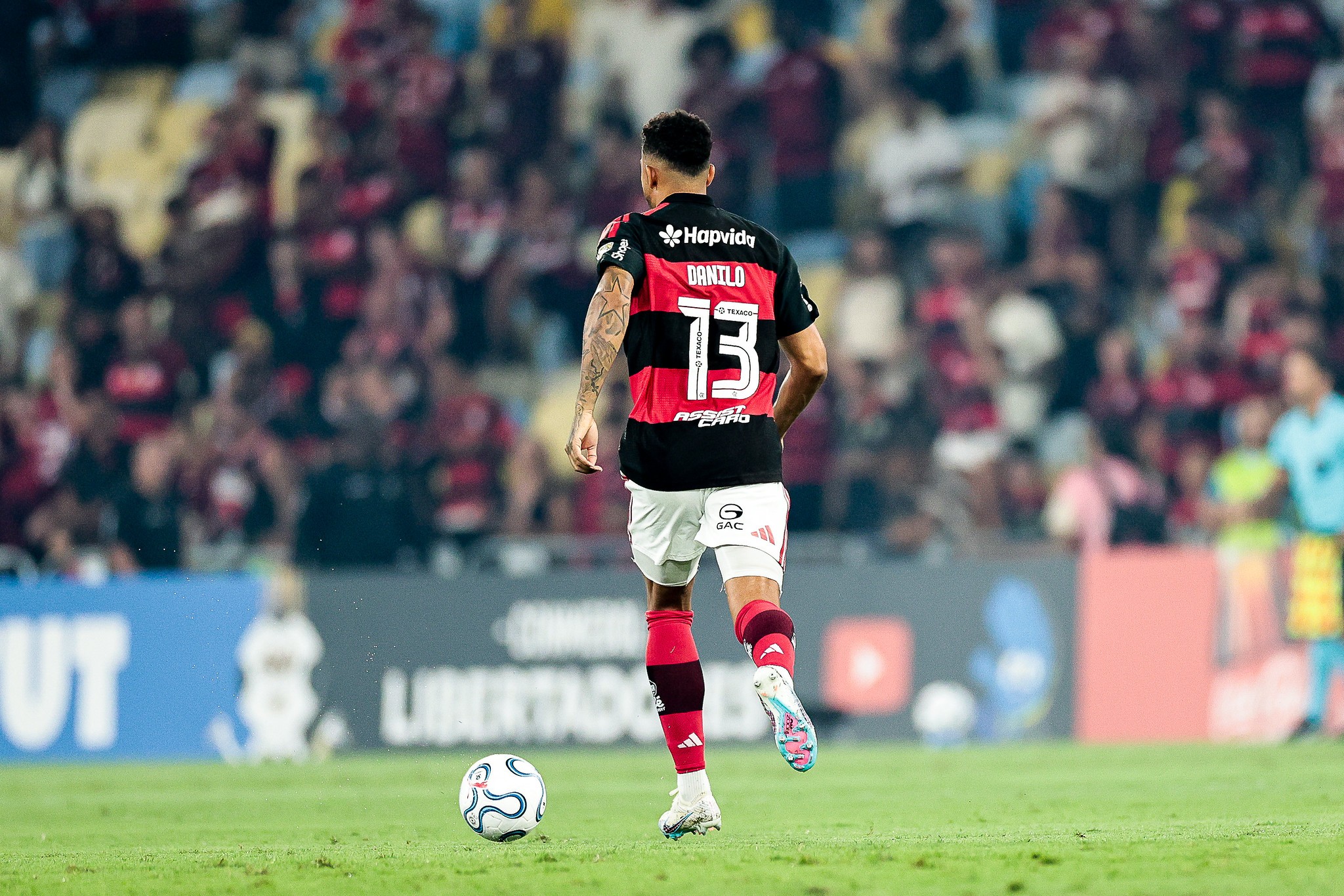 Danilo preserva status no Flamengo e recebe mais oportunidades como titular em meio a rodízio de Jardim