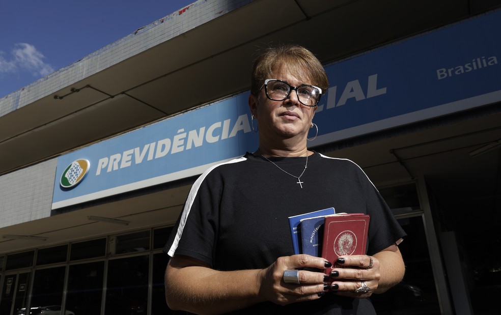 Lilian Rodrigues espera desde 2019 um recurso de um pedido de aposentadoria negado: fila grande no INSS — Foto: Cristiano Mariz