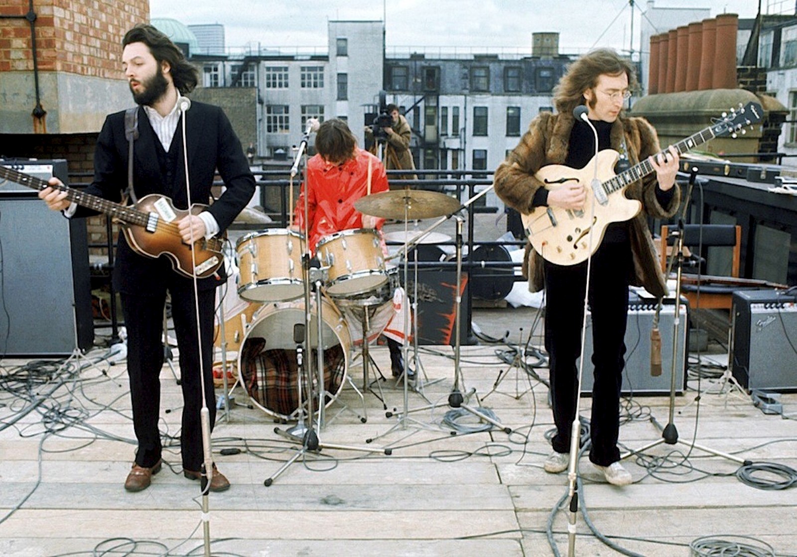 Paul, Ringo e John no terraço, em Londres, na última vez  em que se apresentaram para o público, em 1969 — Foto: Divulgação