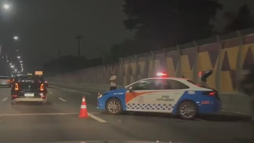 Adolescente morre em acidente de moto na Linha Vermelha, Zona Norte do Rio