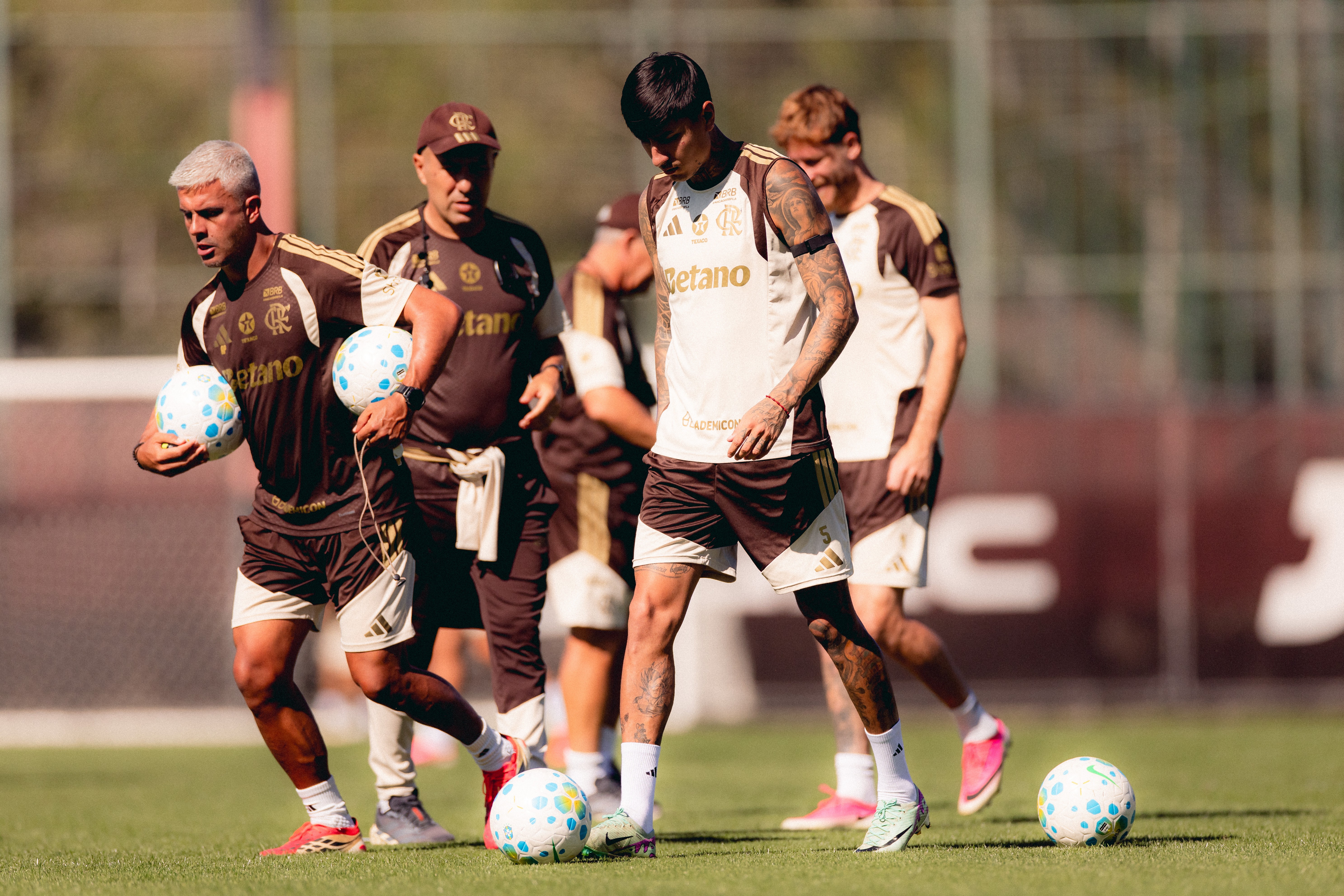 Entre desfalques e jogadores com condição limitada, Flamengo coloca elenco à prova em retorno no Brasileiro