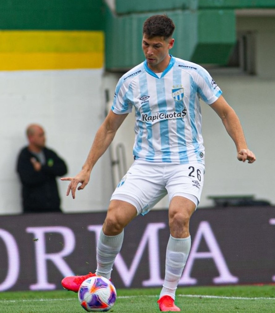 Vasco tenta Capasso por empréstimo e Tucumán segura zagueiro