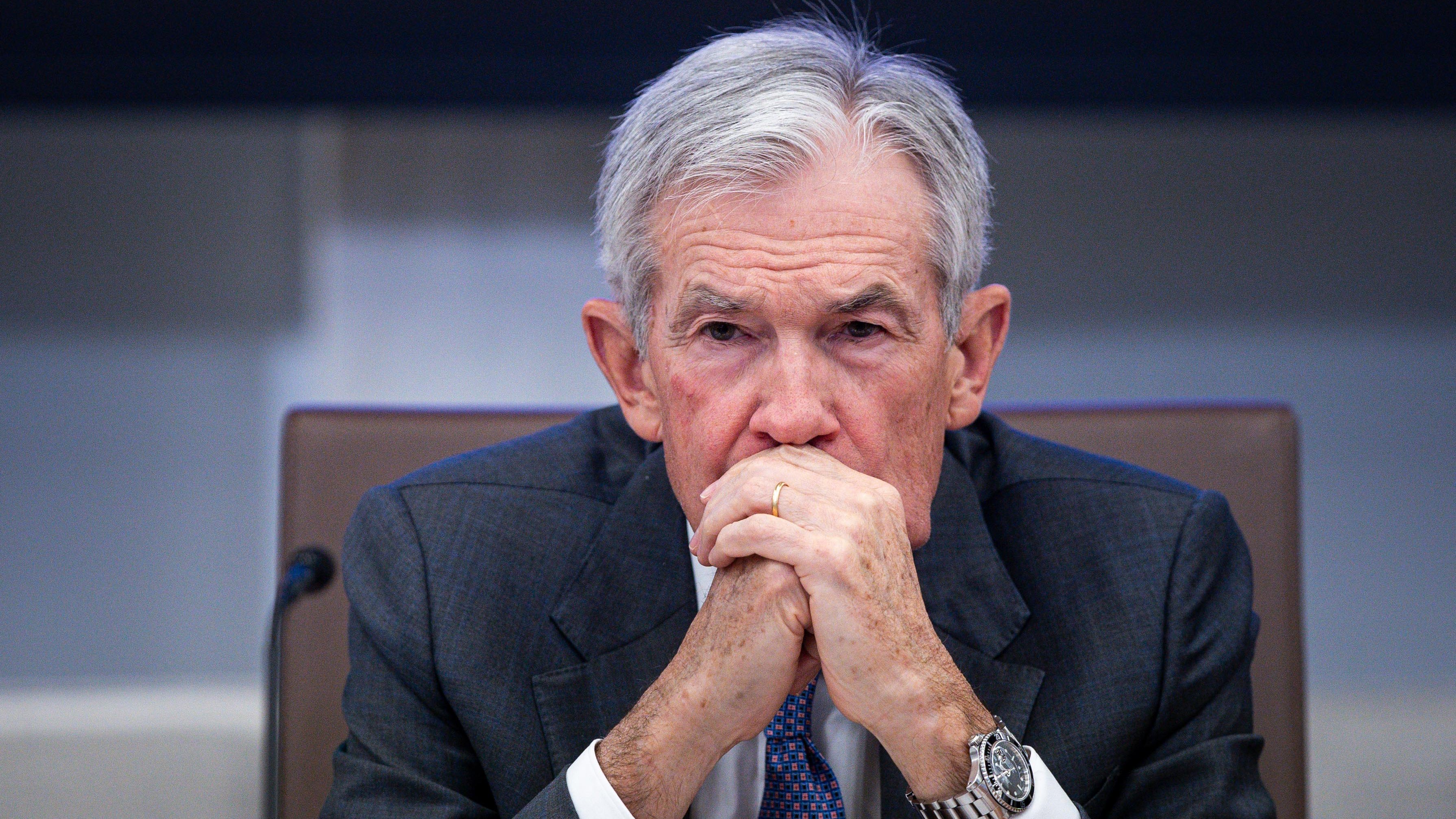 Recuo parcial do Departamento de Justiça em investigação sobre Powell mantém tensão no Fed