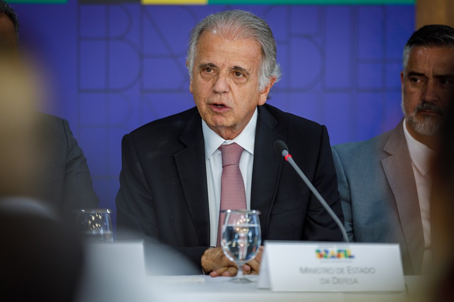 Em hipótese nenhuma' Maduro vai usar o Brasil para invadir a Guiana, diz  ministro da Defesa