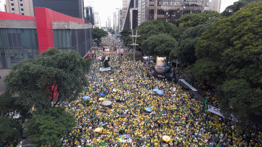 Rousseff aciona Procuradoria Eleitoral e acusa Flávio Bolsonaro de campanha antecipada na Paulista