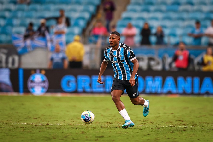 Cuiabano em campo pelo Gr&ecirc;mio