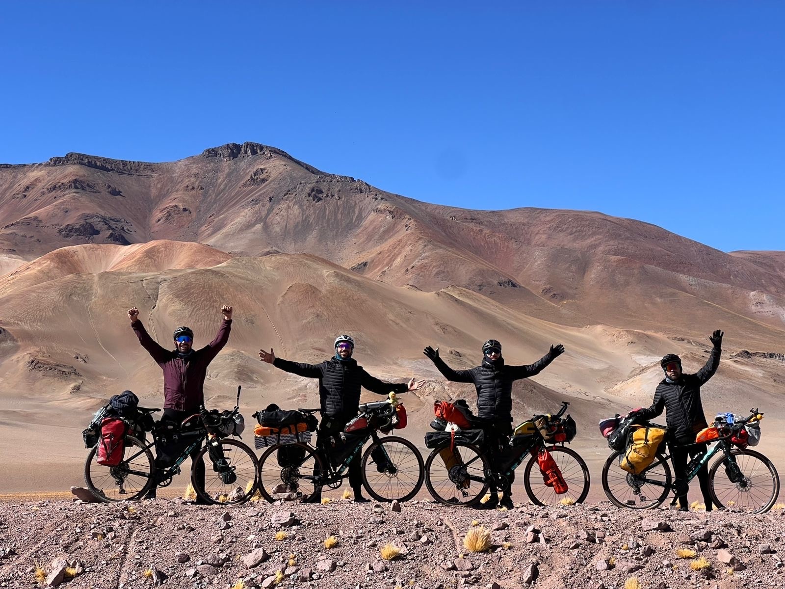 Argentinos pedalam mais de 7 mil km até os EUA par