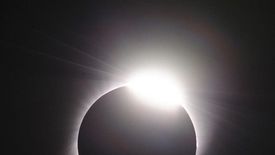 Eclipse solar híbrido que acontece somente a cada 10 anos ficará visível nesta quinta-feira