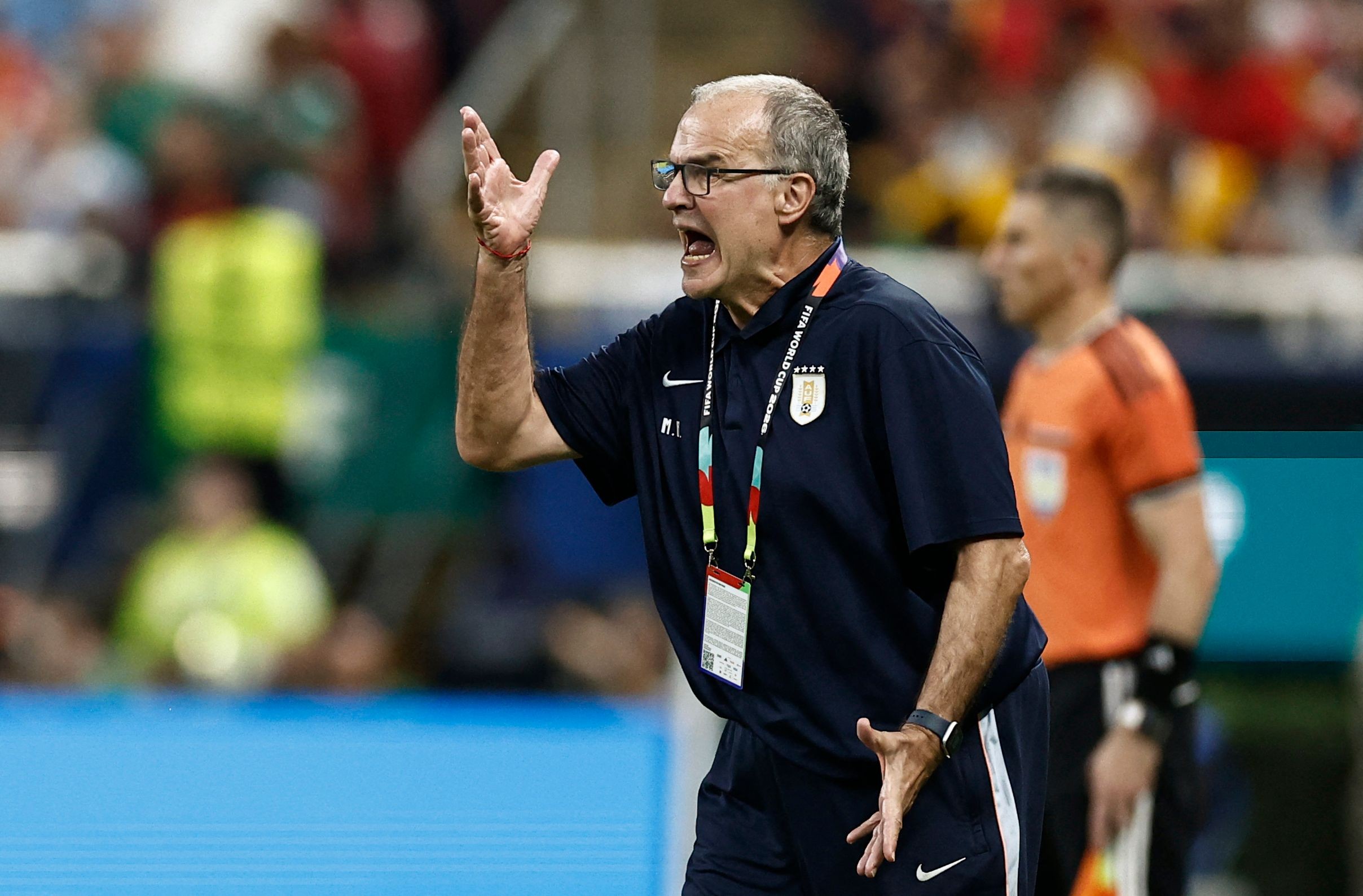 Bielsa dá entrevista monossilábica após eliminação do Uruguai e diz que não falou com Muslera ao tirá-lo