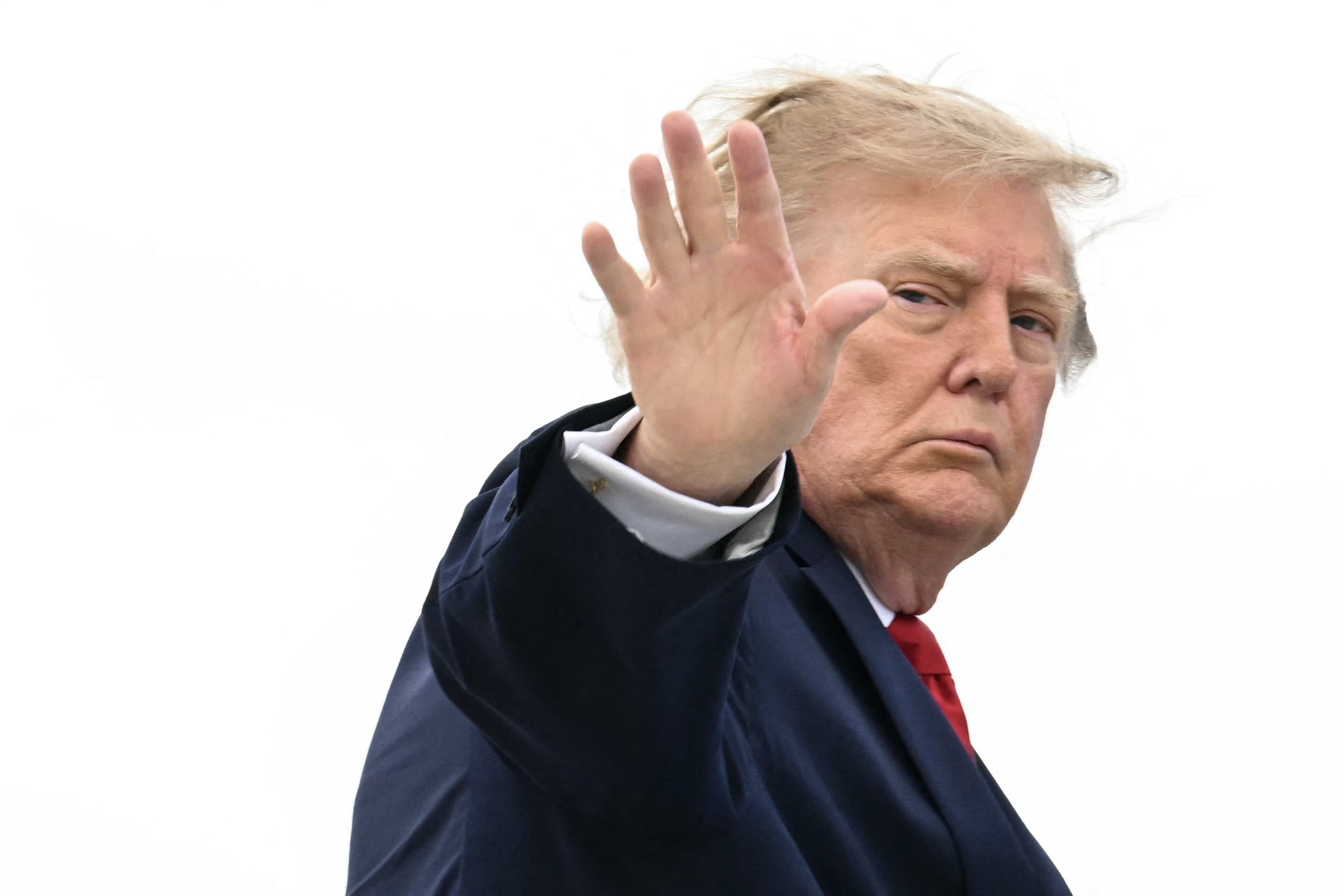 Trump rejeita proposta de cessar-fogo do Irã para reabrir Ormuz e considera retomar bombardeios após midterms